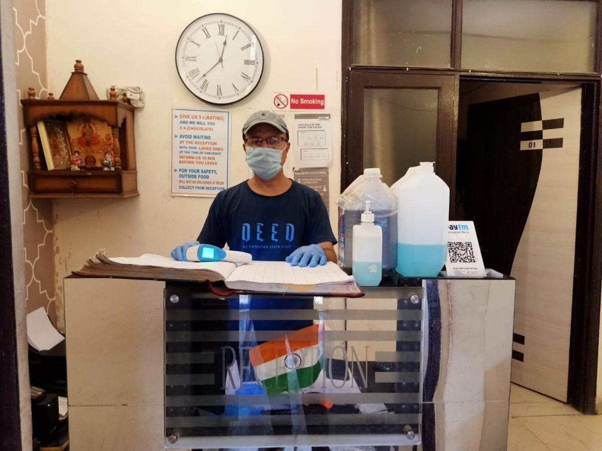 Oyo Triage Home Stay Noida Bagian luar foto