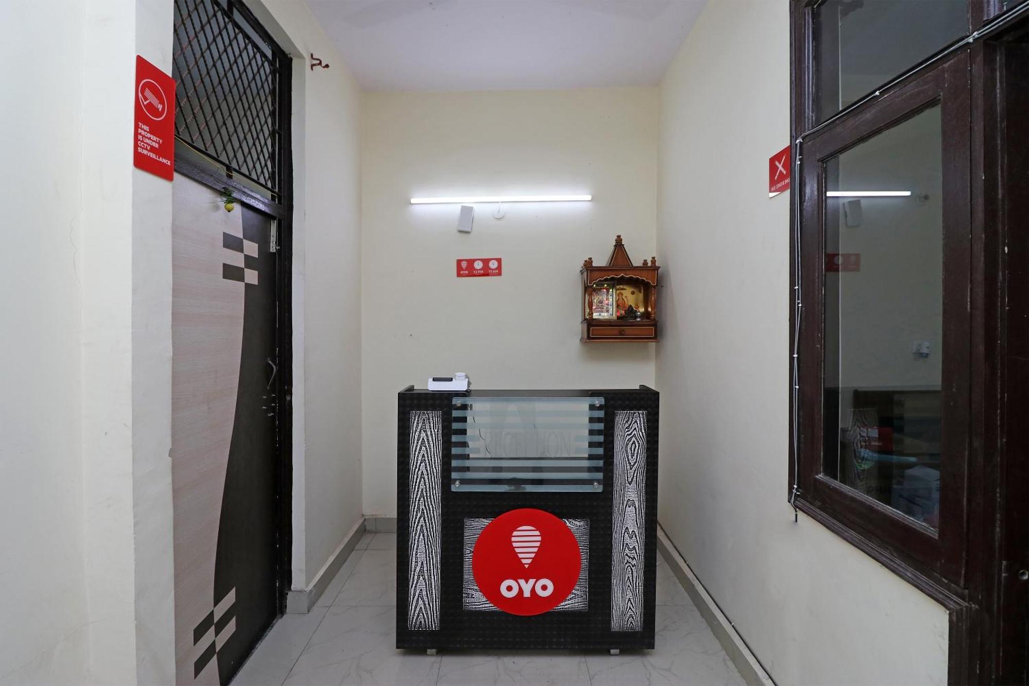 Oyo Triage Home Stay Noida Bagian luar foto