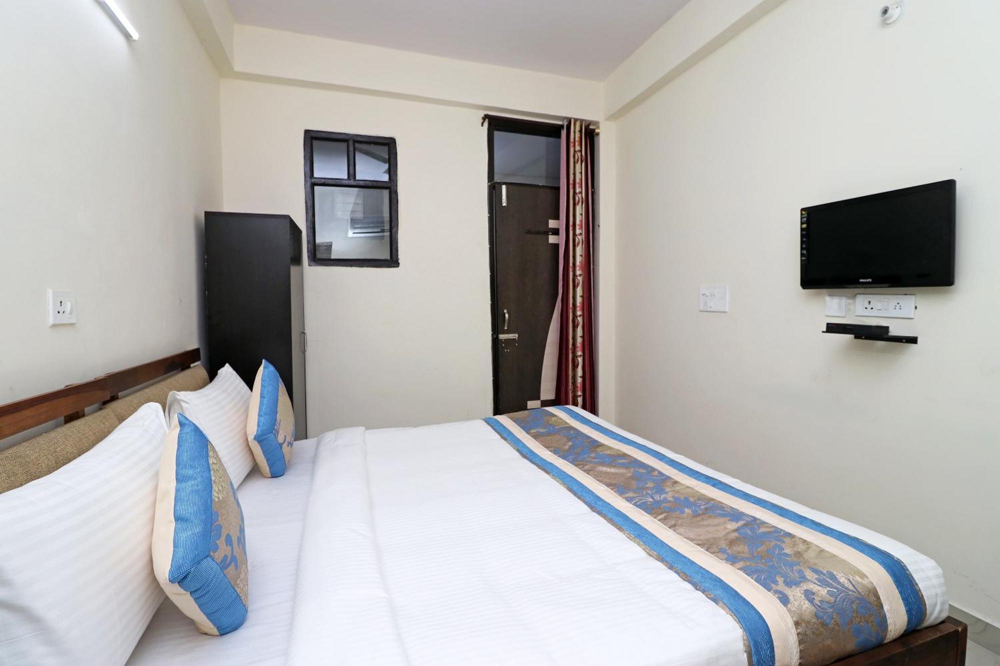 Oyo Triage Home Stay Noida Bagian luar foto