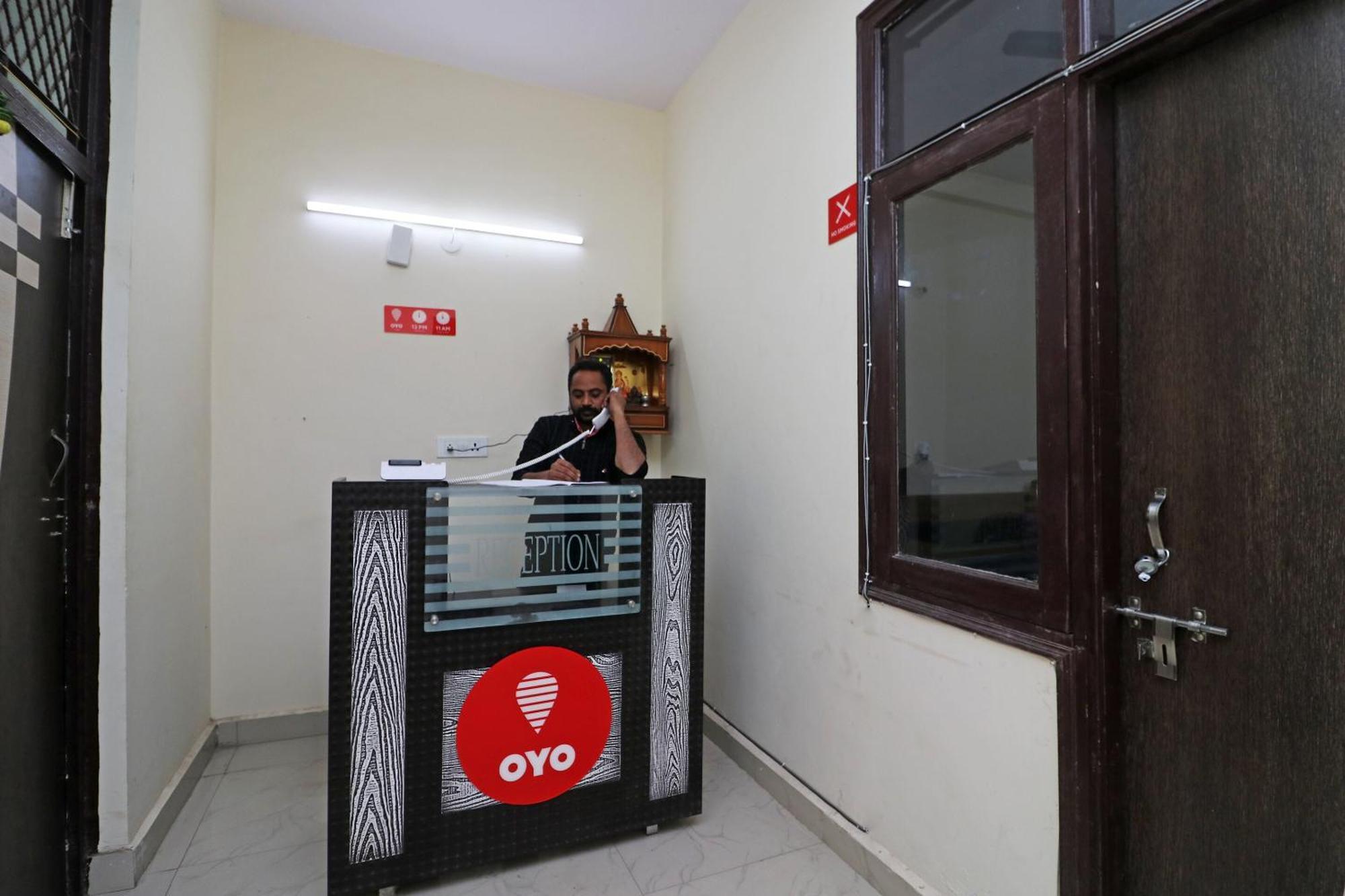 Oyo Triage Home Stay Noida Bagian luar foto