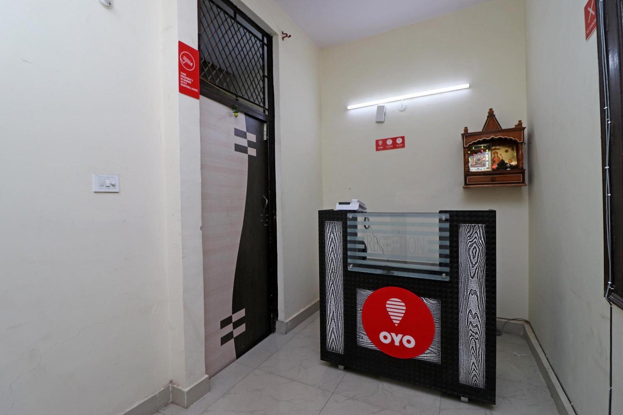 Oyo Triage Home Stay Noida Bagian luar foto