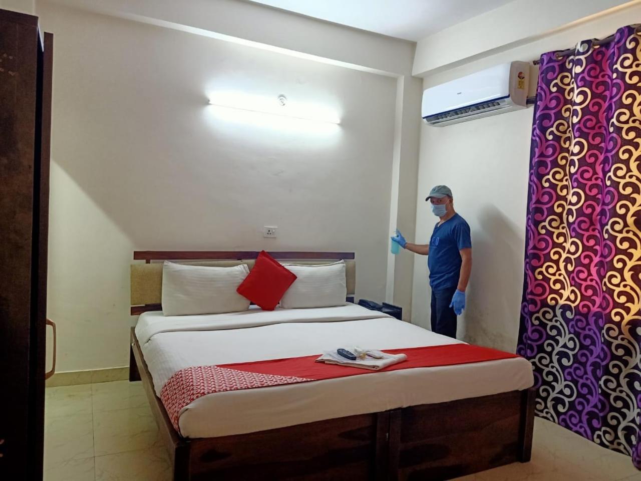 Oyo Triage Home Stay Noida Bagian luar foto